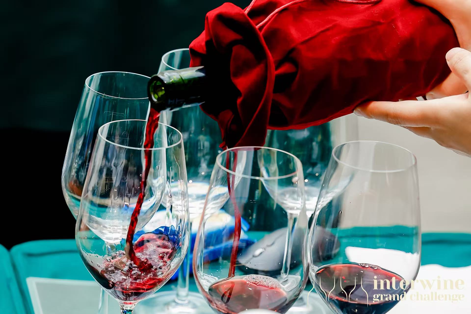 亚洲人午夜射精精品日韩